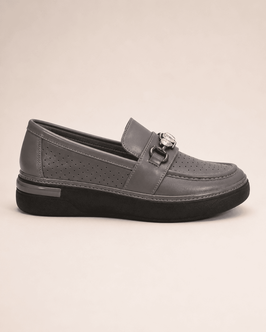 Velloria Grigio — боковой студийный ракурс
