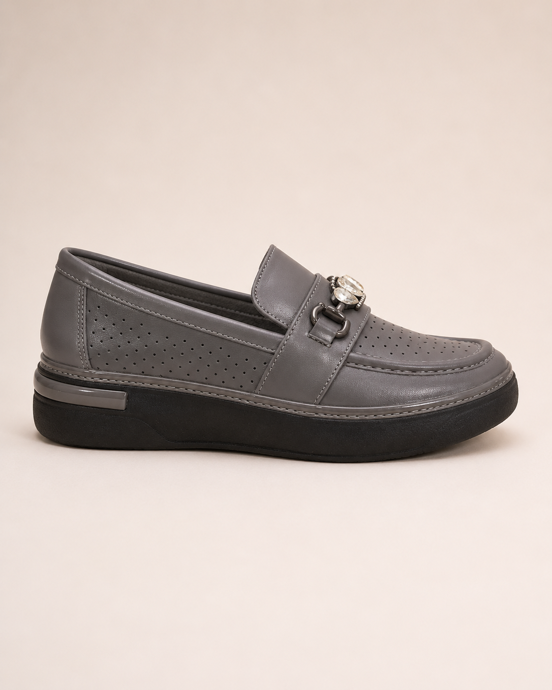 Velloria Grigio — боковой студийный ракурс